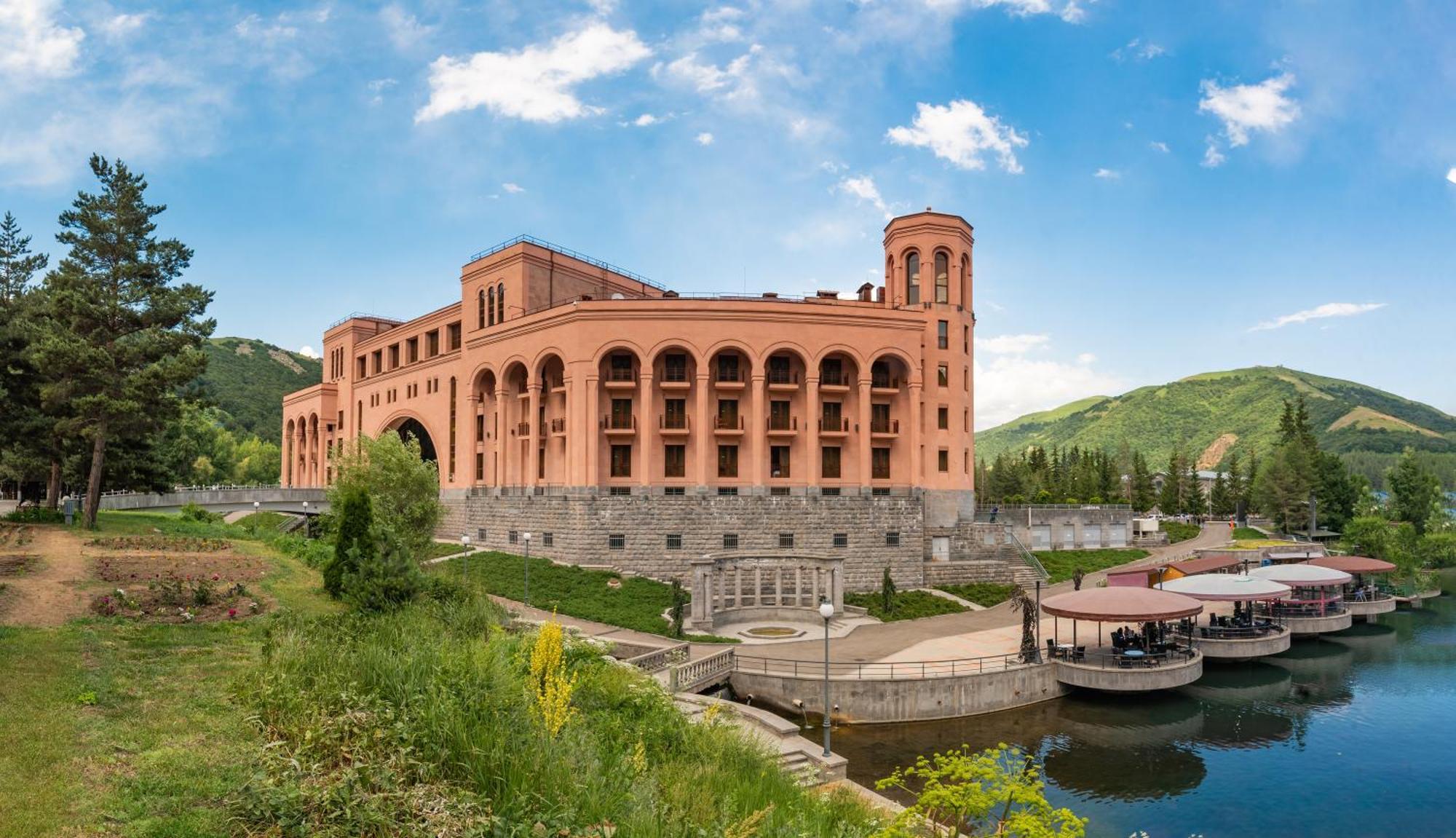 Grand Resort Jermuk Luaran gambar