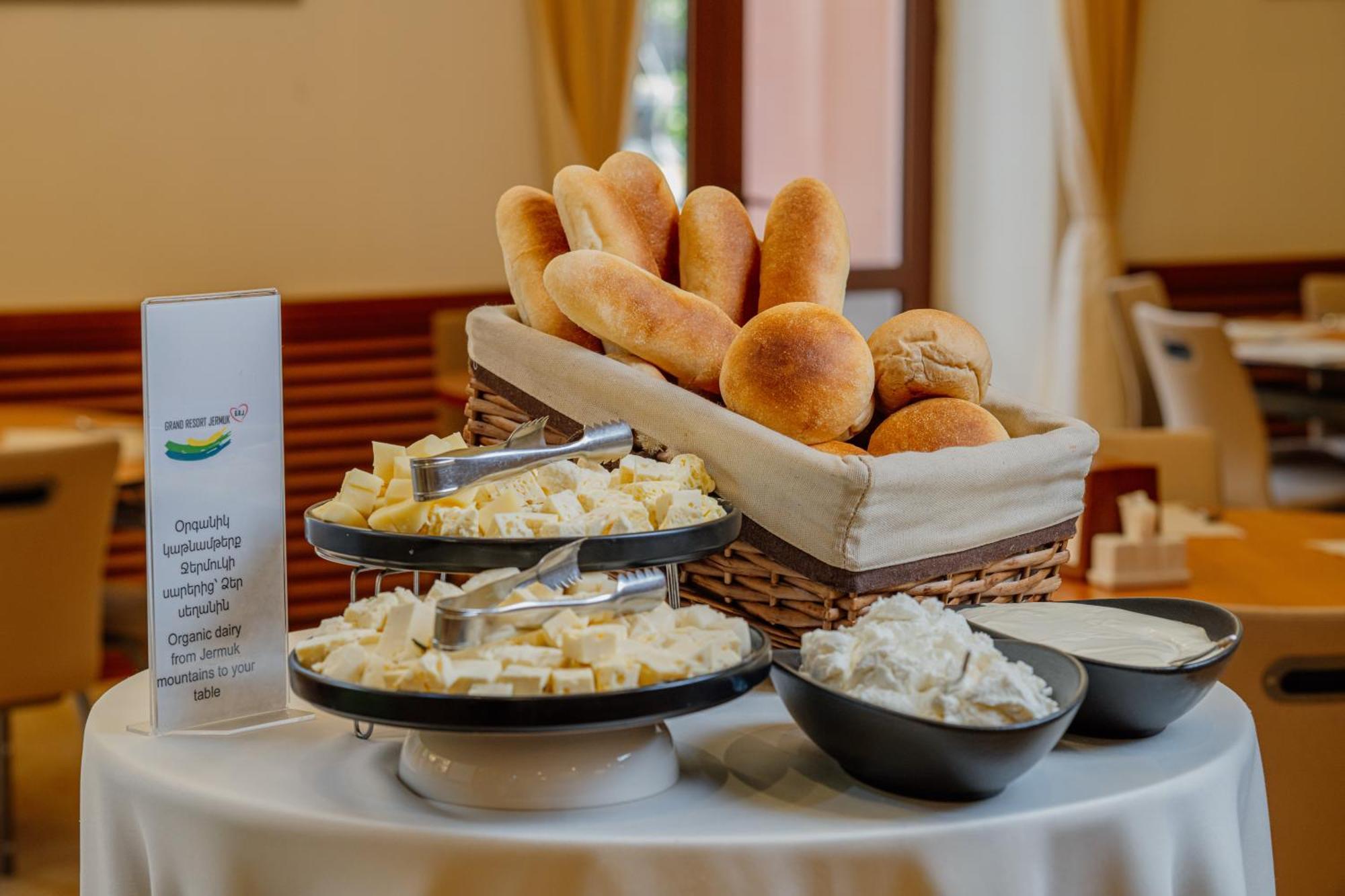 Grand Resort Jermuk Luaran gambar